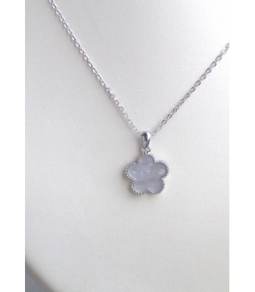 collier fleur pétale